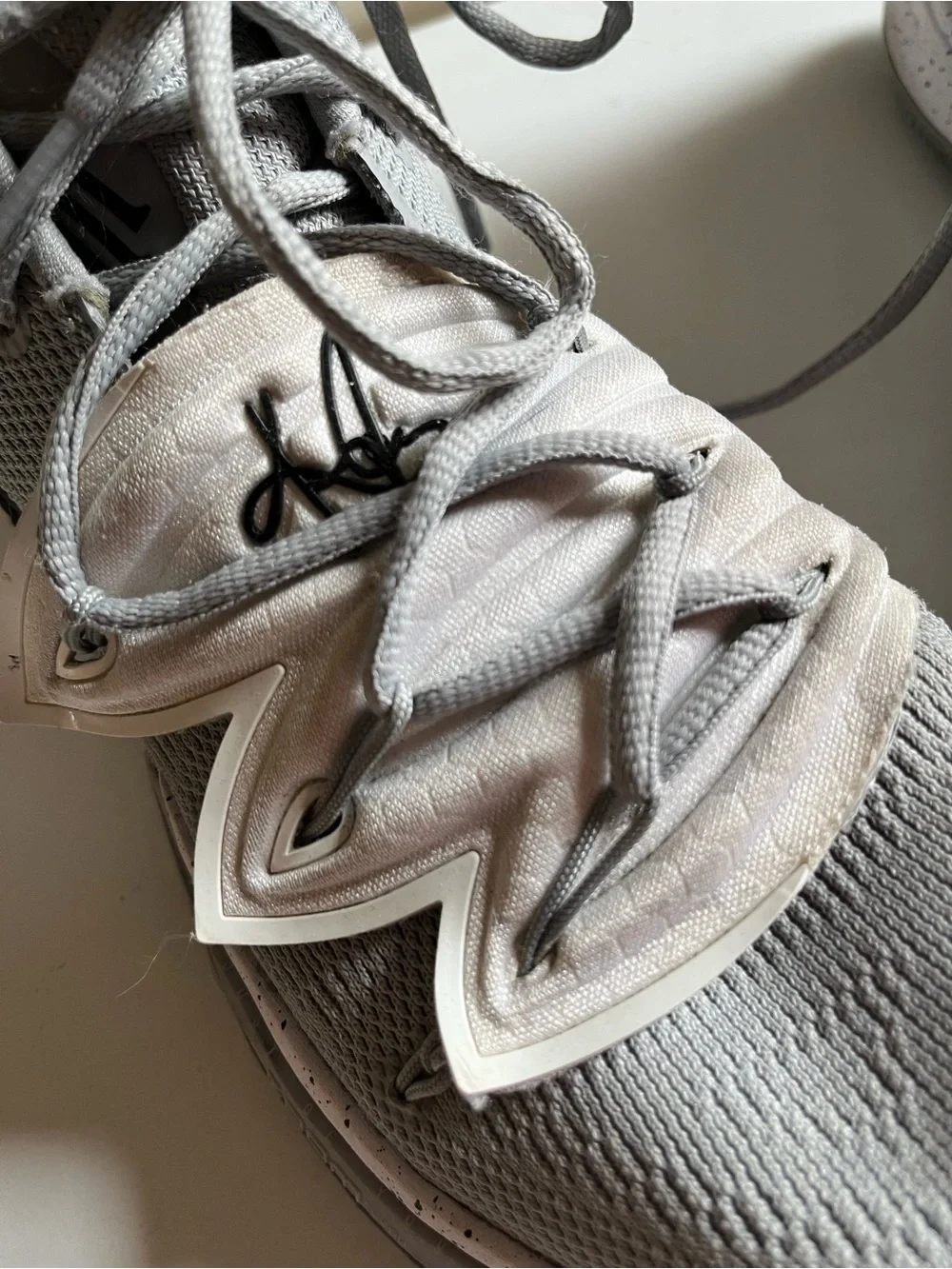 Men’s Nike Kyrie Irving TB Basketball Shoes Gray Wolf 2019 Mid Top 10.5
